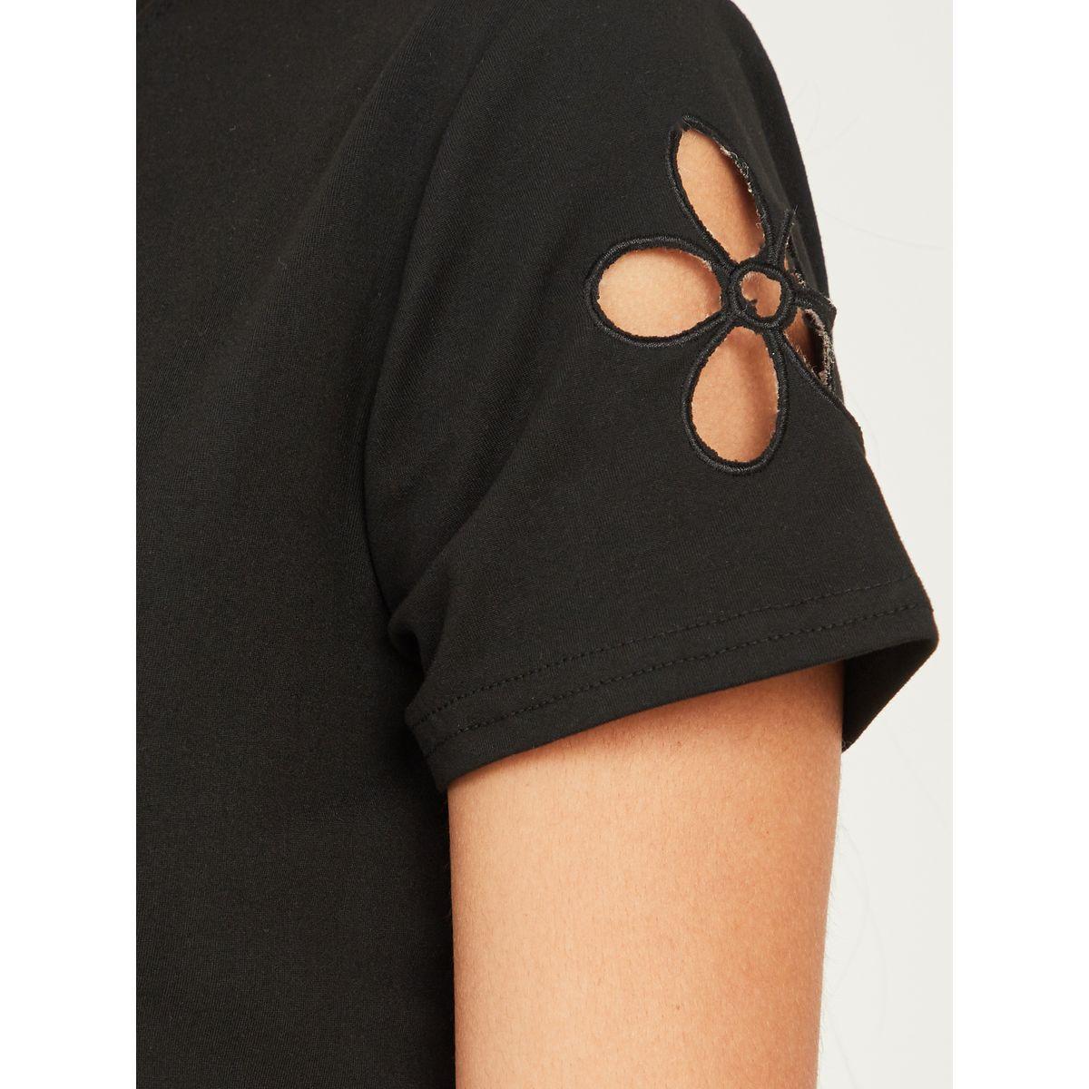 تيشيرت كاجوال مزين بفتحات-women-clothing-tshirts-image-4