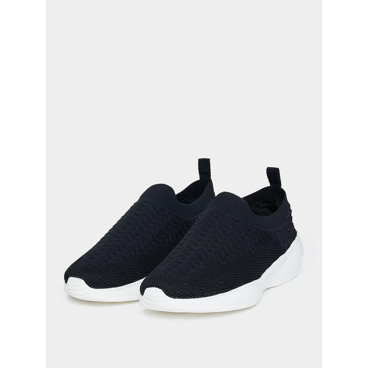 حذاء سنيكرز بتفاصيل محبوكة-men-shoes-sneakers-image-2