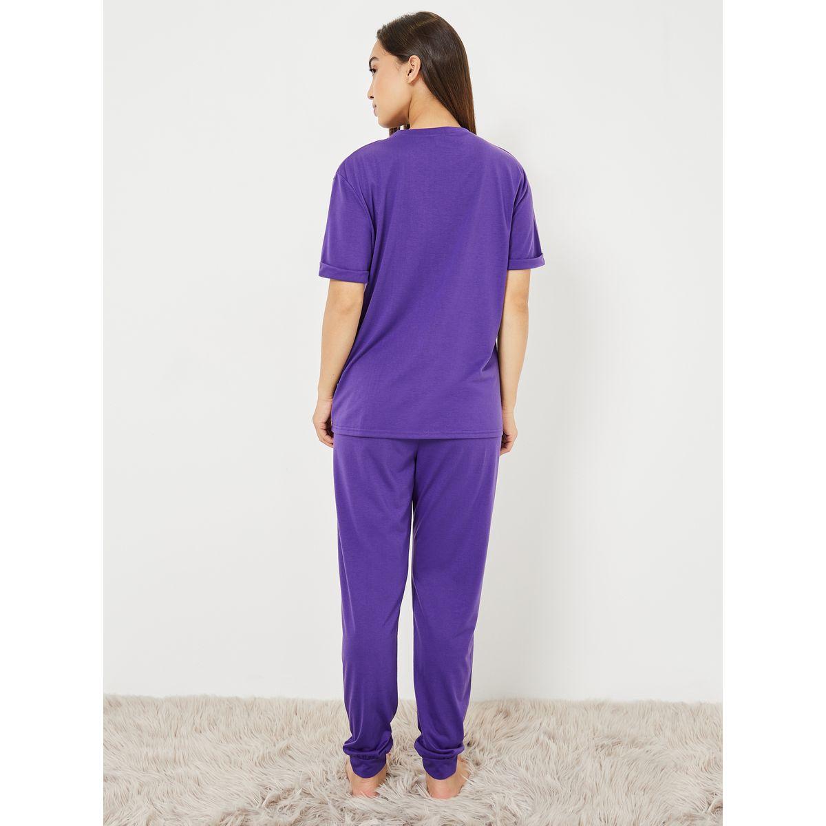 Styli Unwind Slogan Print Pocket Detail T-Shirt & Pyjama Set-women-clothing-nightwear-pyjamas-longsets-image-5