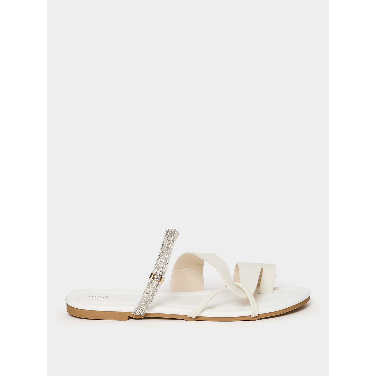 صندل فلات مزين بسير براق-women-shoes-sandals-flats-image-1
