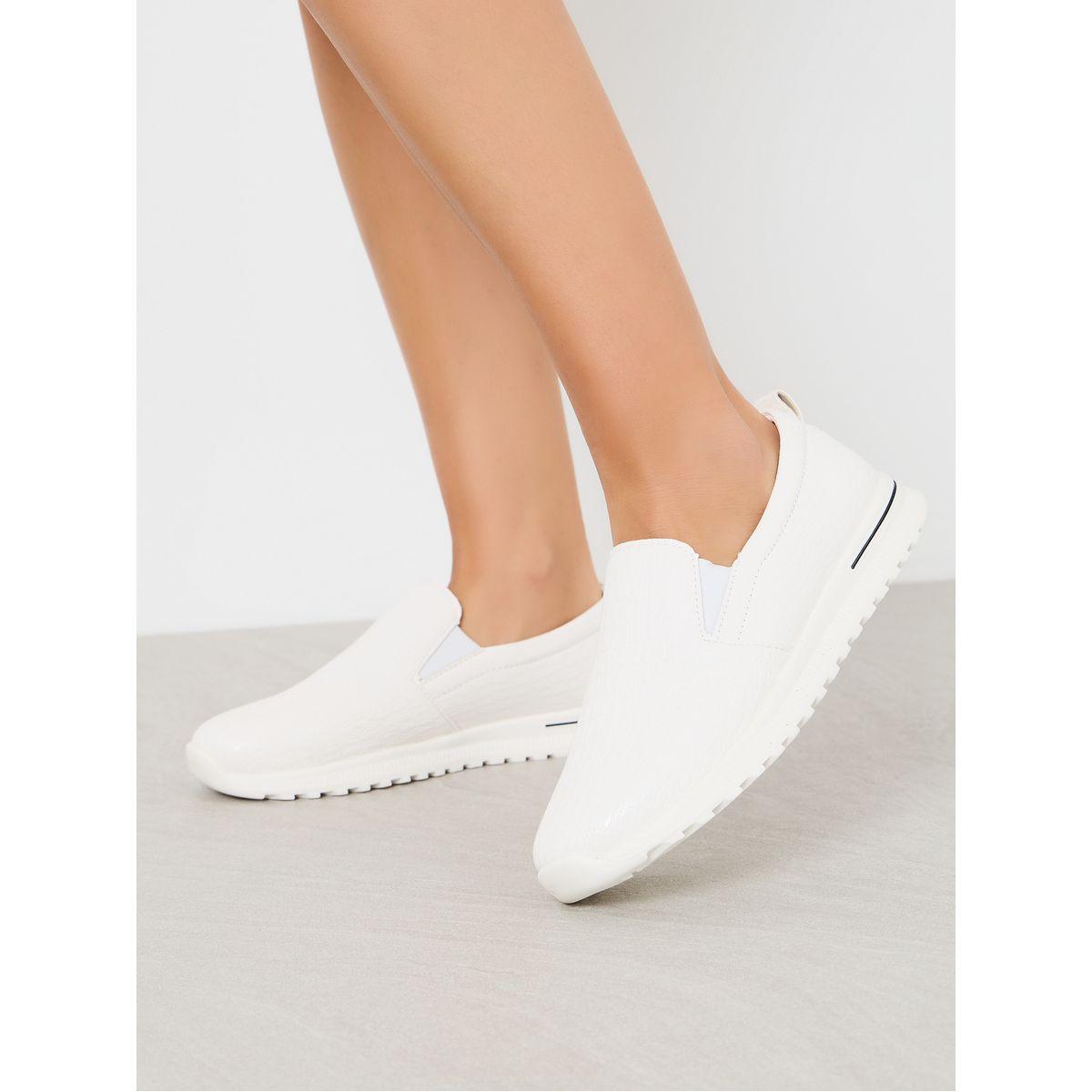 حذاء بتفاصيل بارزة الملمس-women-shoes-sneakers-image-1