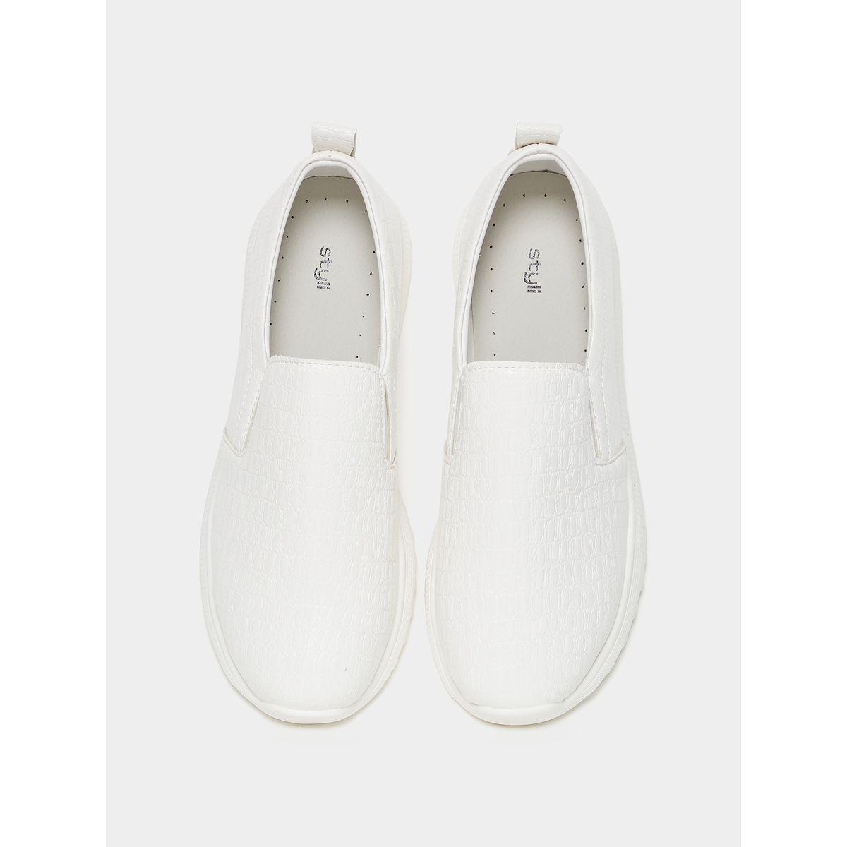 حذاء بتفاصيل بارزة الملمس-women-shoes-sneakers-image-4