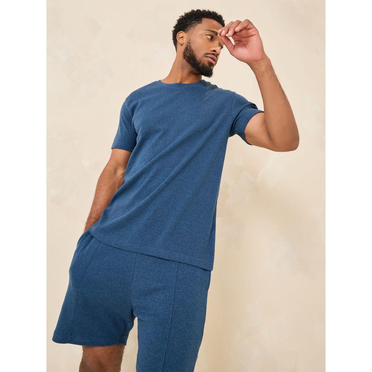 طقم منسق من ( شورت + تيشيرت )-men-clothing-coordsets-image-2