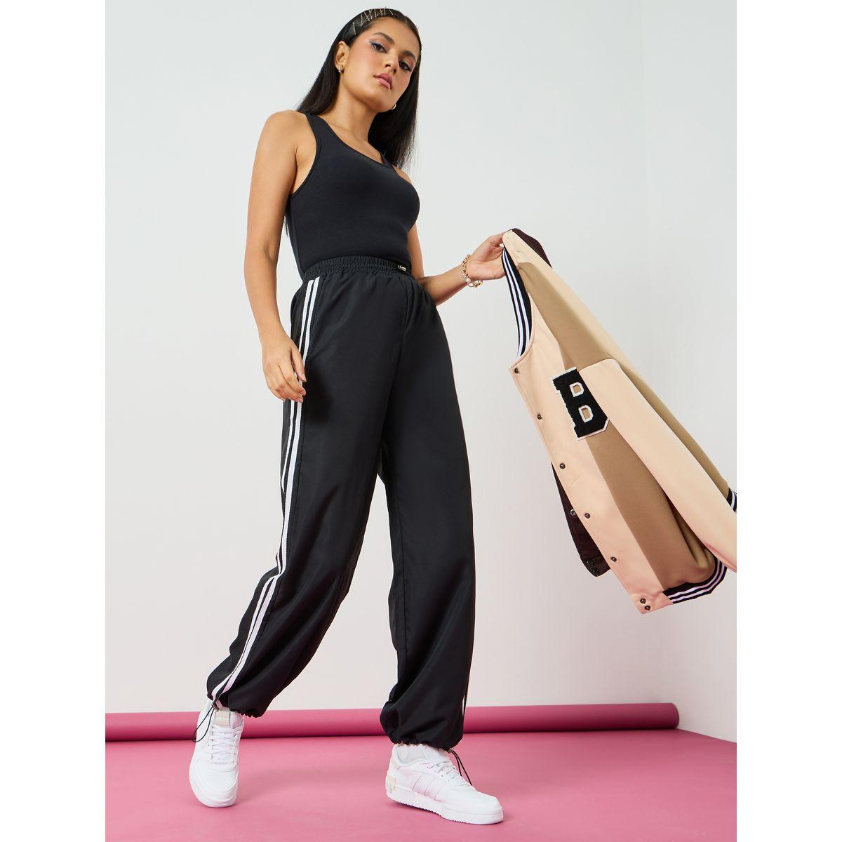 جوغر بأرجل واسعة بخط جانبي-women-clothing-bottoms-joggers-image-1