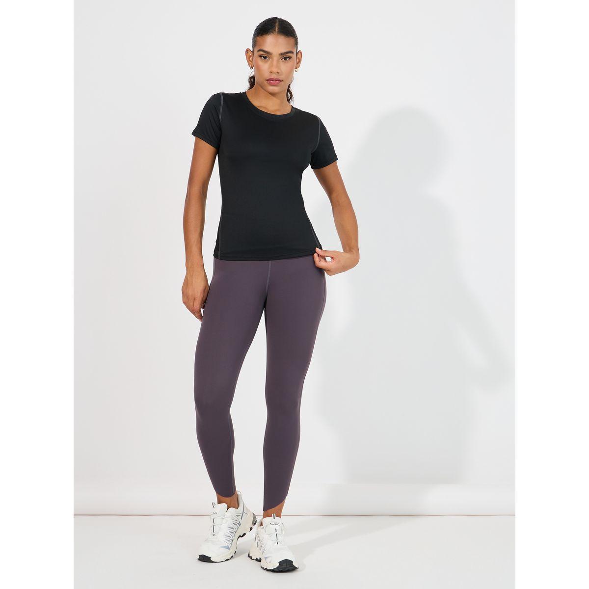 بلوزة بتفاصيل درزات-women-clothing-sportswearandactivewear-tshirtsandvests-image-2