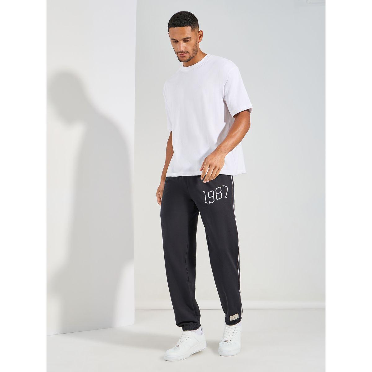 جوغر تيري بقصة مريحة وتفاصيل محزوزة-men-clothing-bottoms-joggers-image-2