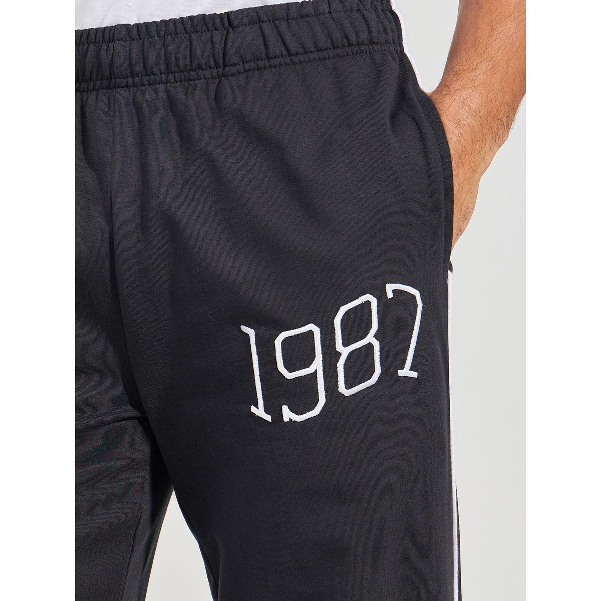 جوغر تيري بقصة مريحة وتفاصيل محزوزة-men-clothing-bottoms-joggers-image-4