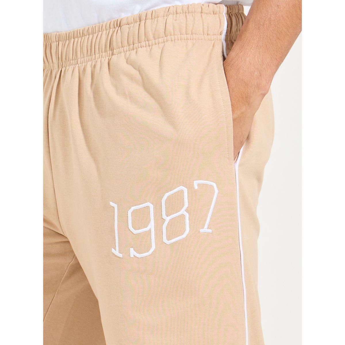 جوغر تيري بقصة مريحة وتفاصيل محزوزة-men-clothing-bottoms-joggers-image-3