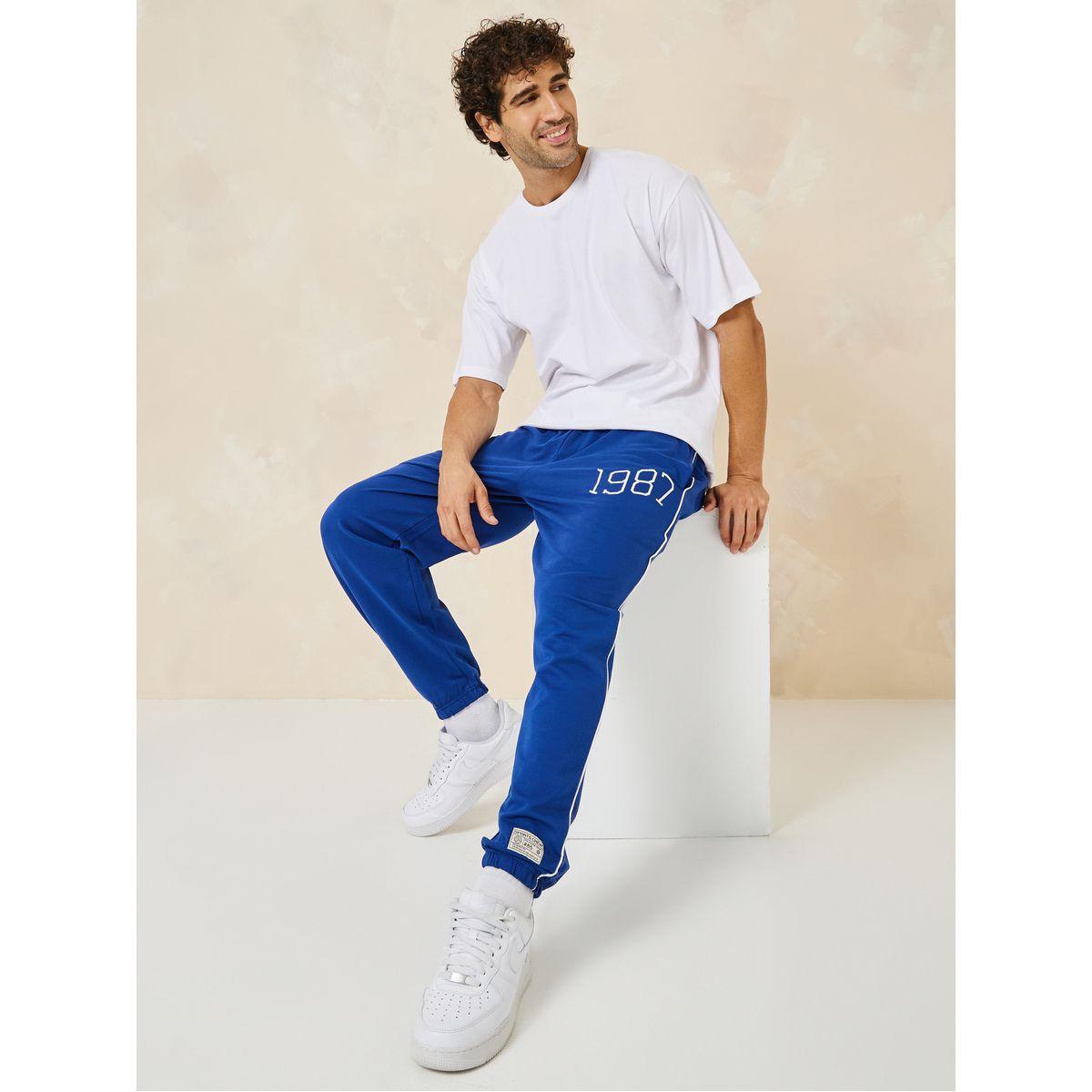 جوغر بقصة مريحة وحزوز-men-clothing-bottoms-joggers-image-1