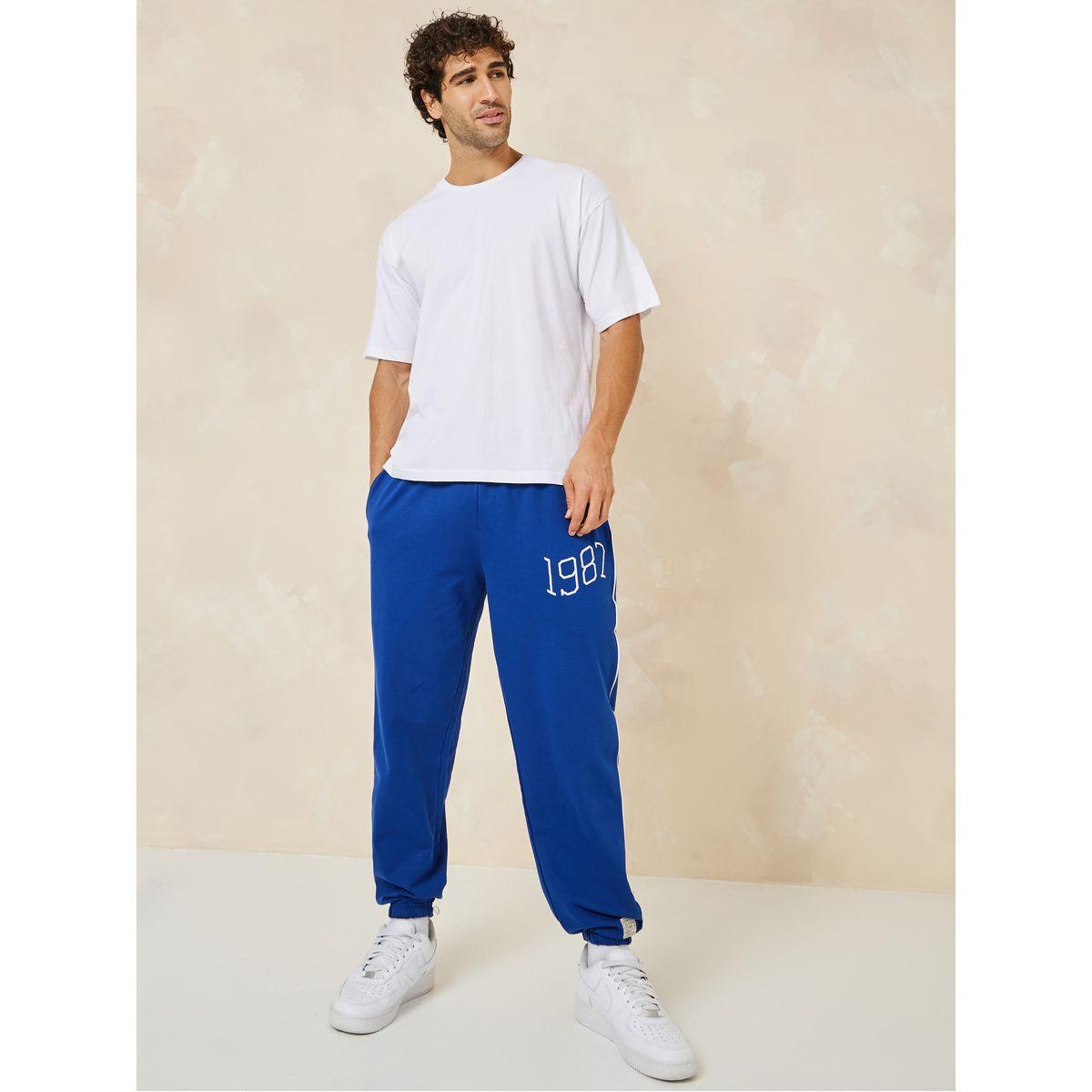 جوغر بقصة مريحة وحزوز-men-clothing-bottoms-joggers-image-2