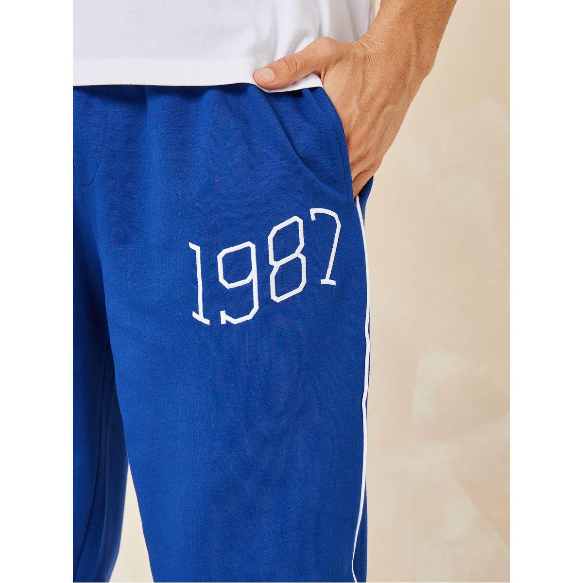 جوغر بقصة مريحة وحزوز-men-clothing-bottoms-joggers-image-4