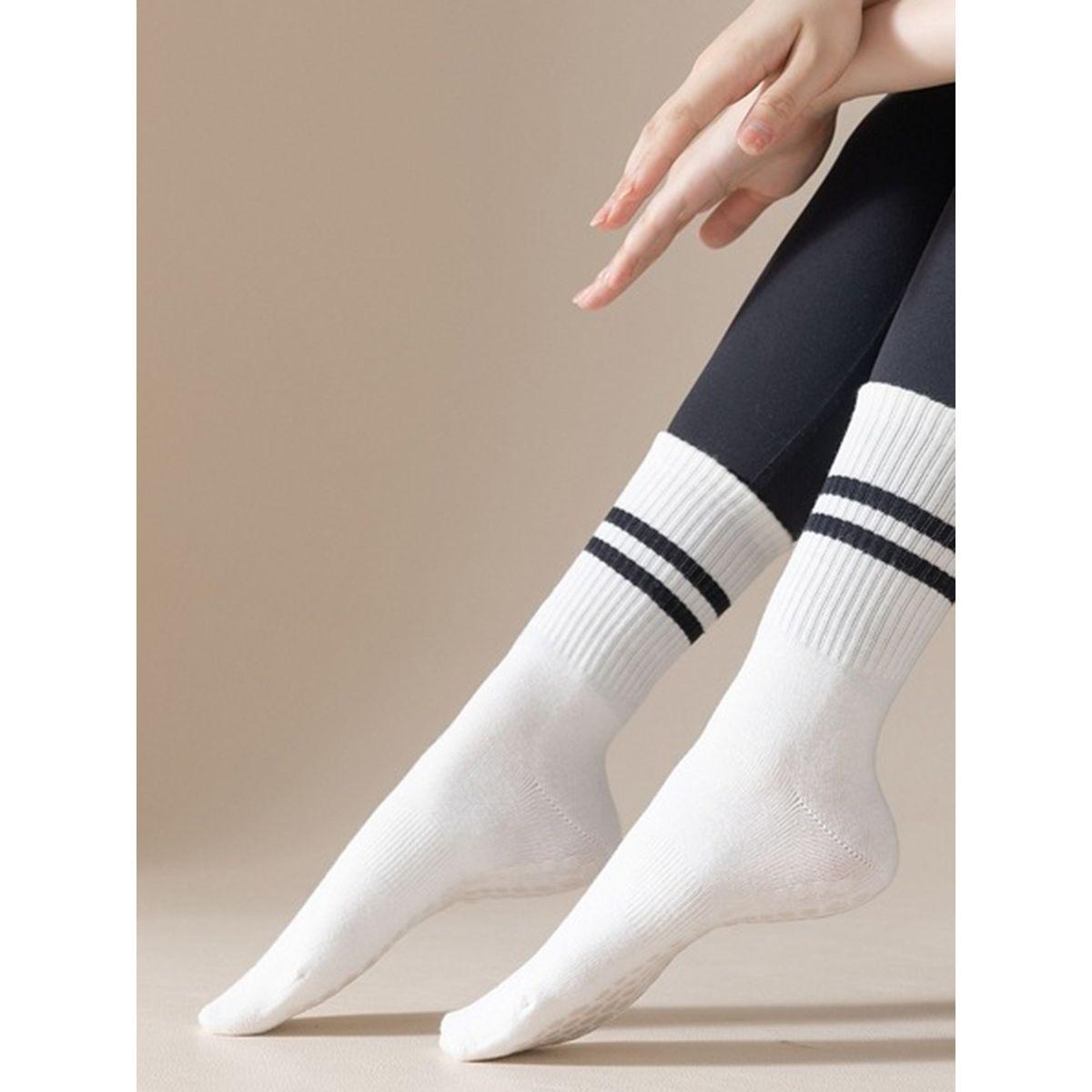 جوارب رياضية-sports-gear-gym-image-2