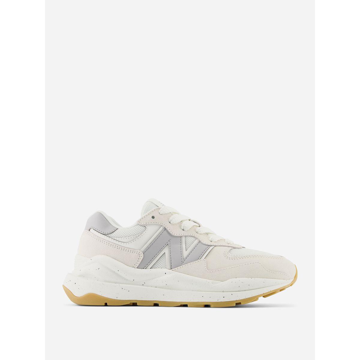 سنيكرز بتداخلات جلد سويدي-women-shoes-sneakers-image-1
