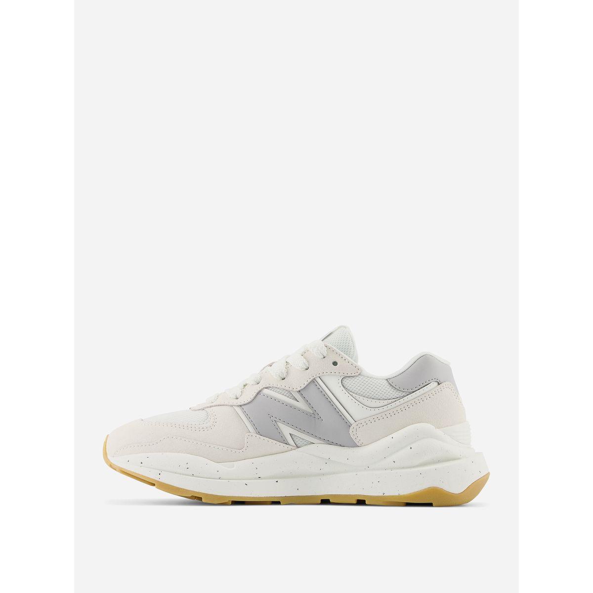 سنيكرز بتداخلات جلد سويدي-women-shoes-sneakers-image-2