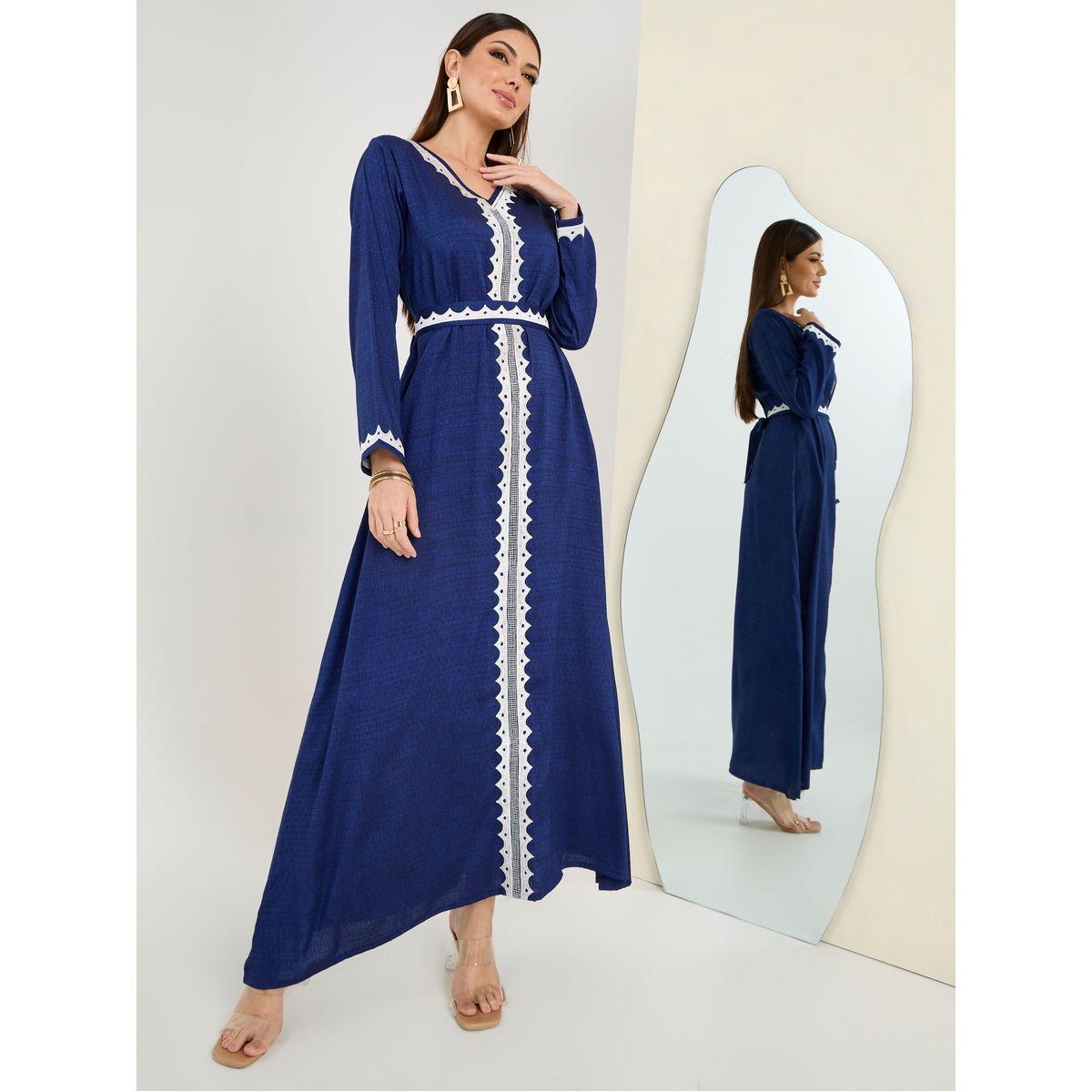 جلابية بتداخلات مُطرّزة وحزام-women-arabicclothing-jalabiyas-image-3