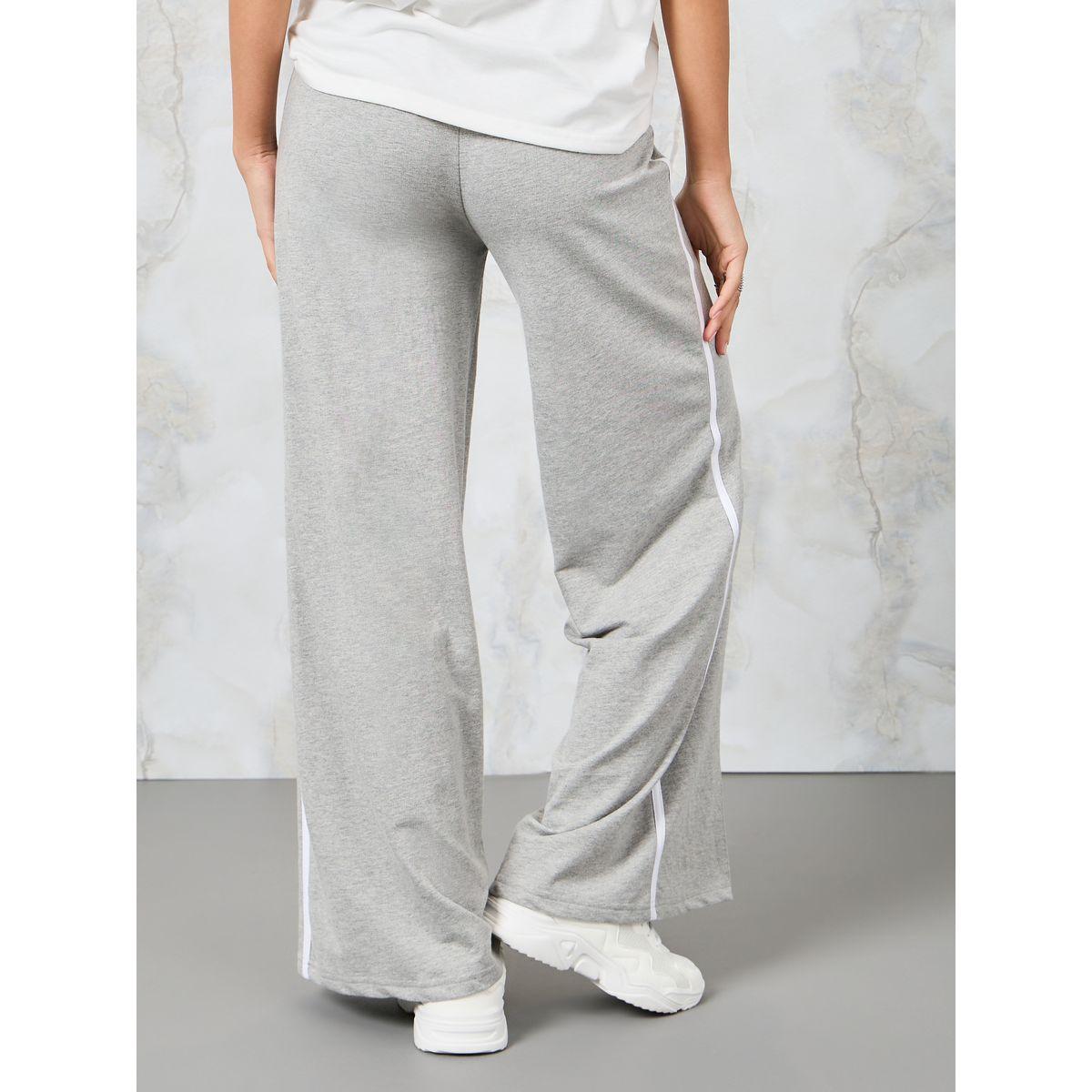 بنطال بأرجل واسعة وتداخلات محزوزة-women-clothing-bottoms-trousers-image-4