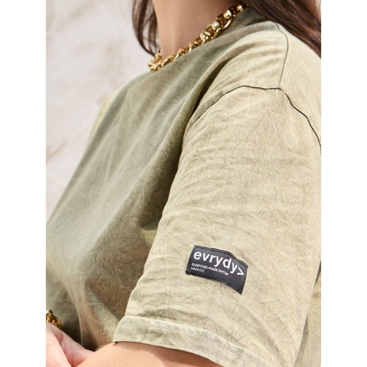 تيشيرت واسع مزين بشارة-women-clothing-tshirts-image-4