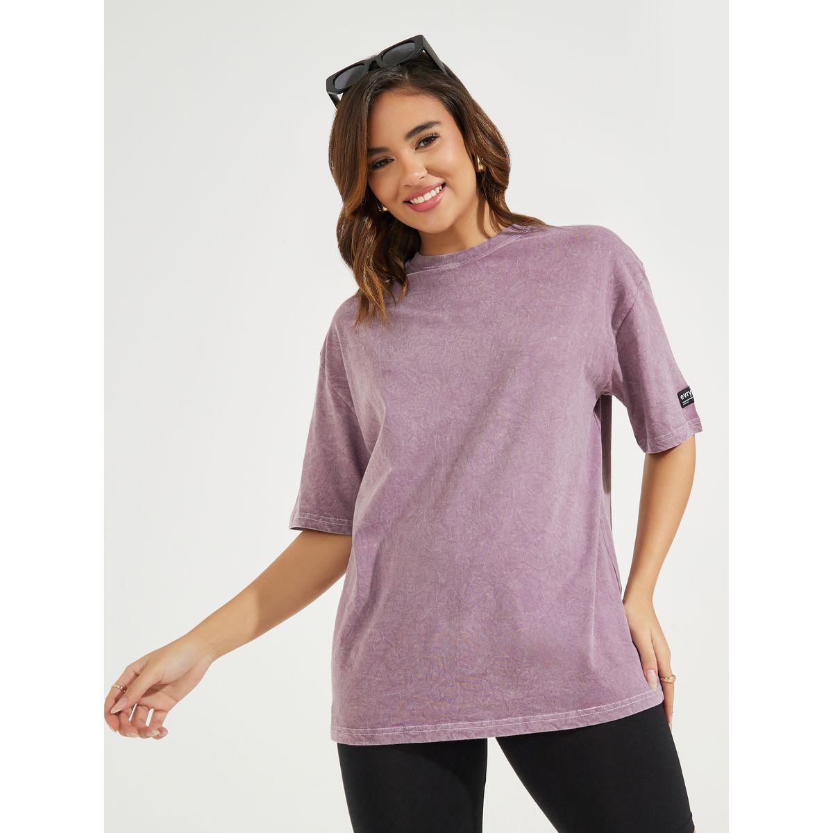 تيشيرت فضفاض مزين بشارة مع أكمام قصيرة-women-clothing-tshirts-image-1