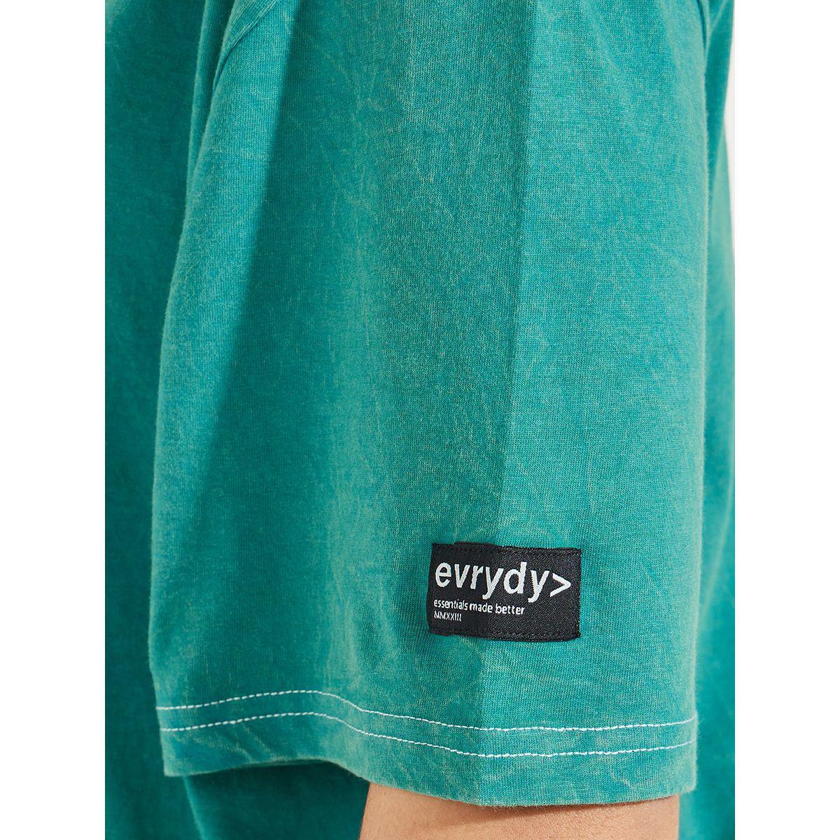 تيشيرت فضفاض مزين بشارة مع اكمام قصيرة-women-clothing-tshirts-image-4