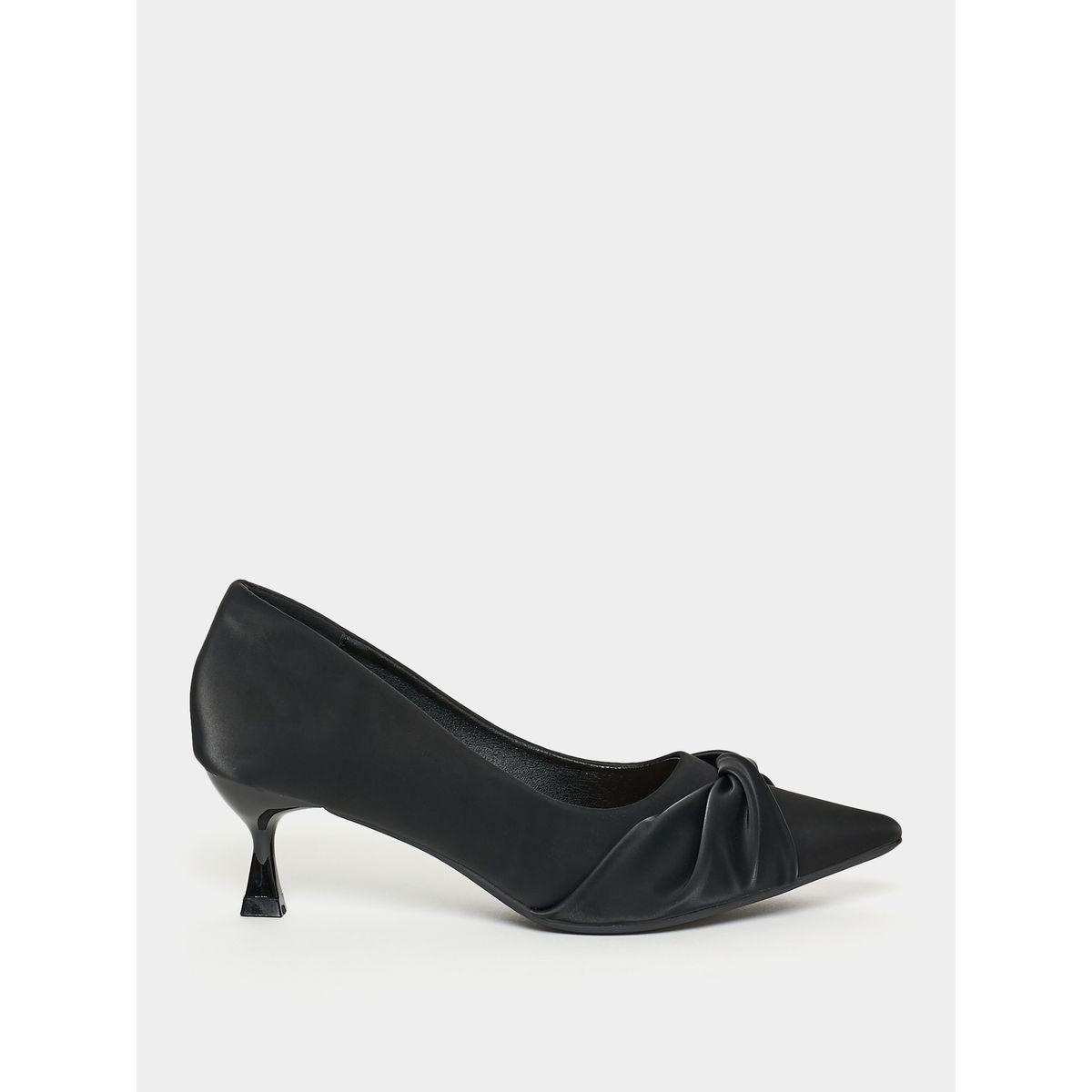 حذاء بمقدمة مدببة ومزين بعقدة-women-shoes-heels-image-1