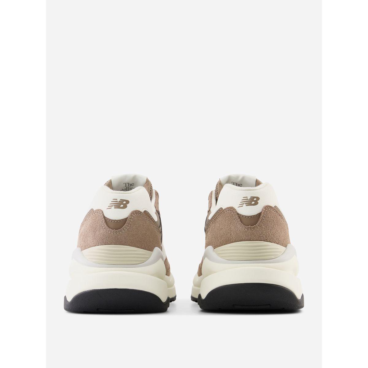 سنيكرز بتداخلات جلد سويدي-women-shoes-sneakers-image-5