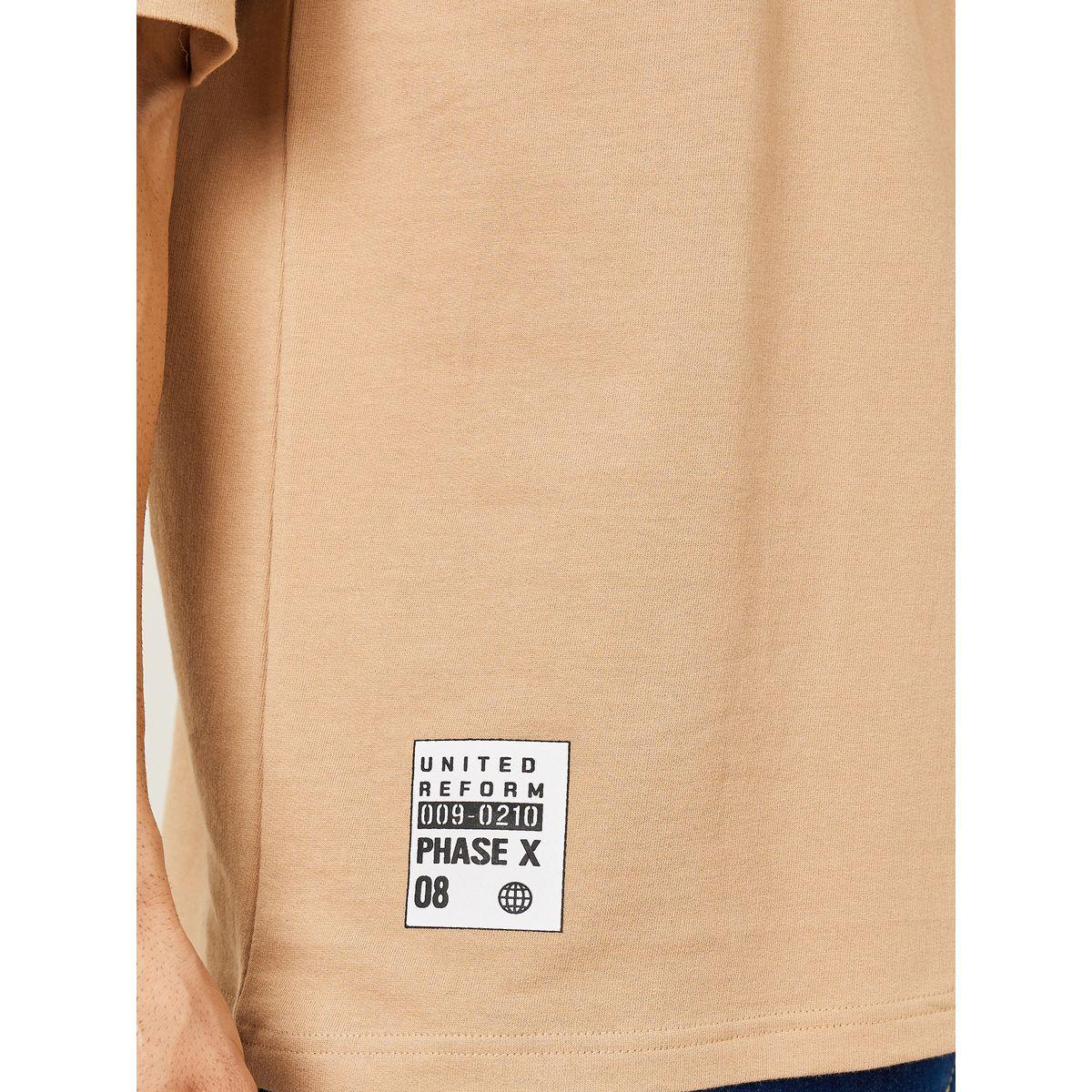 تيشيرت واسع مع شارة منسوجة-men-clothing-tshirtsandpolos-tshirts-image-4