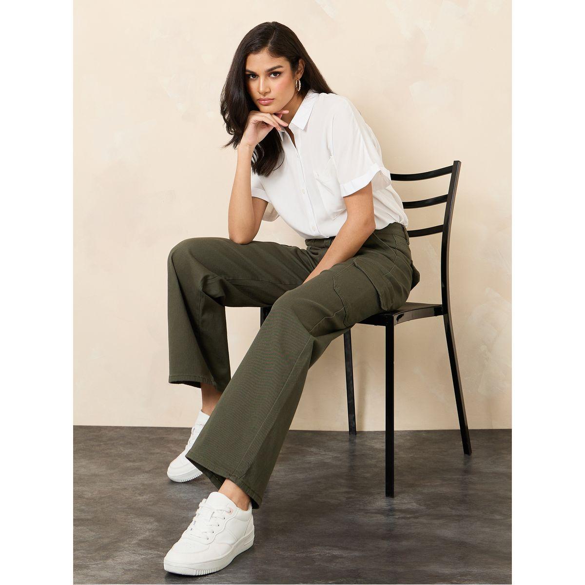 جينز بقصة مستقيمة وجيوب كارجو-women-clothing-bottoms-jeans-image-1