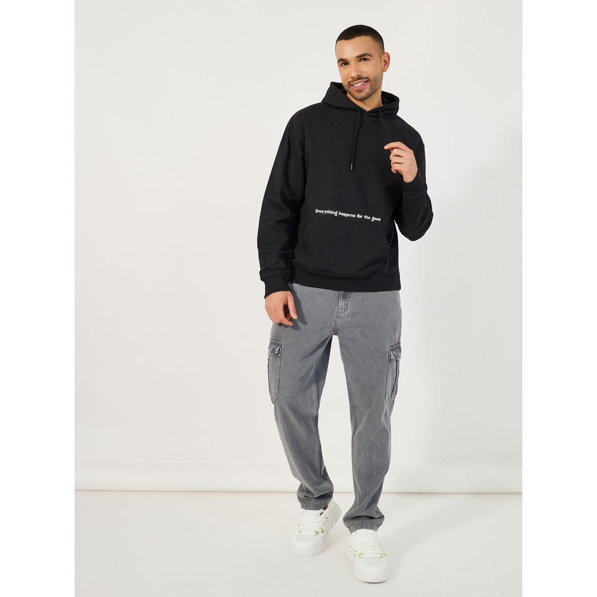 هودي فليس بقصة مريحة وطبعة صغيرة-men-winterwear-hoodiesandsweatshirts-image-2