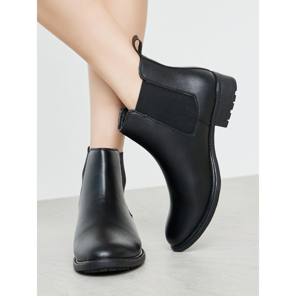 بوت تشيلسي بتفاصيل مطّاطيّة-women-shoes-boots-image-1