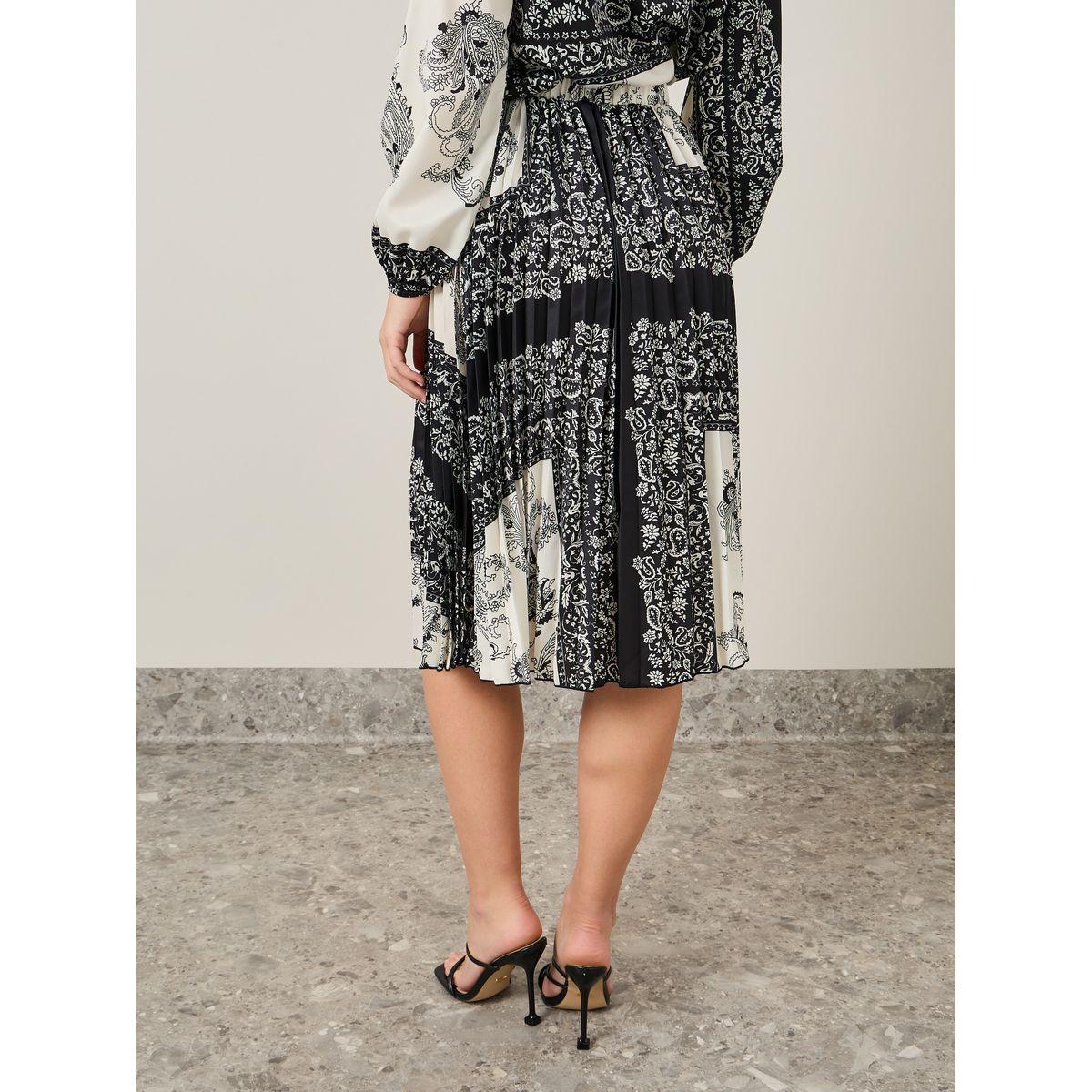 Styli Paisley Print Pleated Knee Length Skirt-women-clothing-bottoms-skirts-image-4