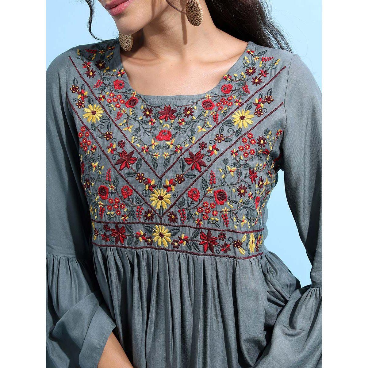 بلوزة مطرزة بزهور مع اكمام جرس طوكيو توكيز × ستايلي-women-clothing-shirtsandblouses-blouses-image-5