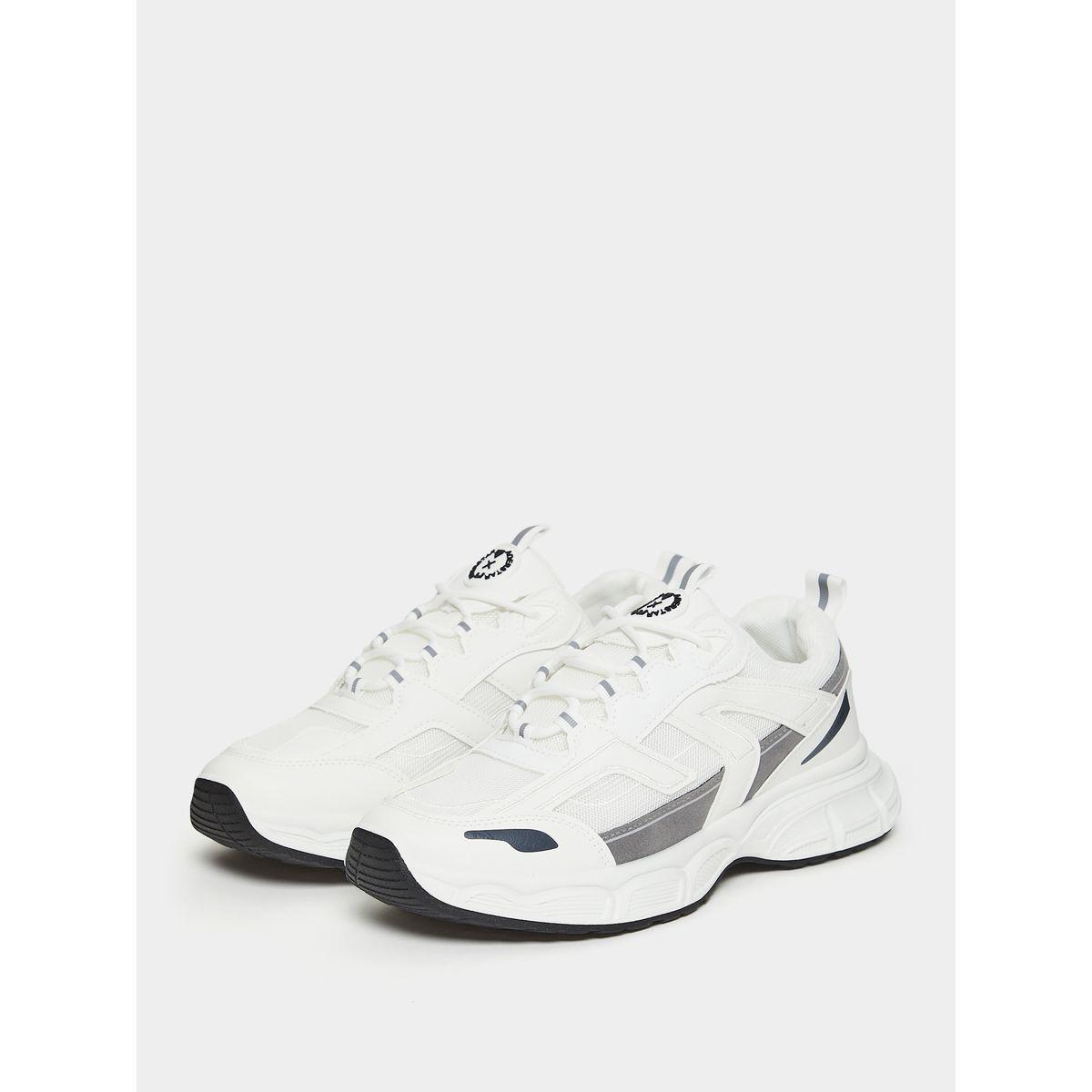 حذاء سنيكرز بتفاصيل مدروزة-men-shoes-sneakers-image-2