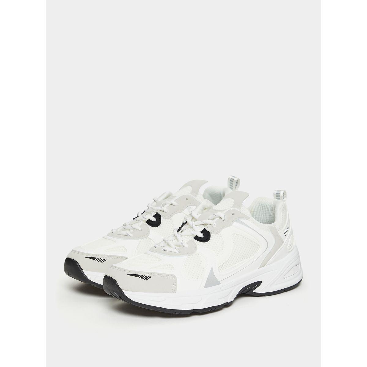 حذاء سنيكرز بتفاصيل مدروزة-men-shoes-sneakers-image-2