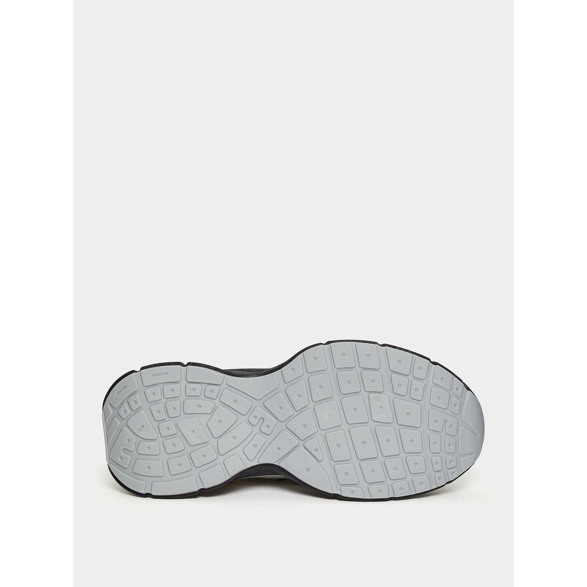 حذاء سنيكرز بتفاصيل مدروزة-men-shoes-sneakers-image-6