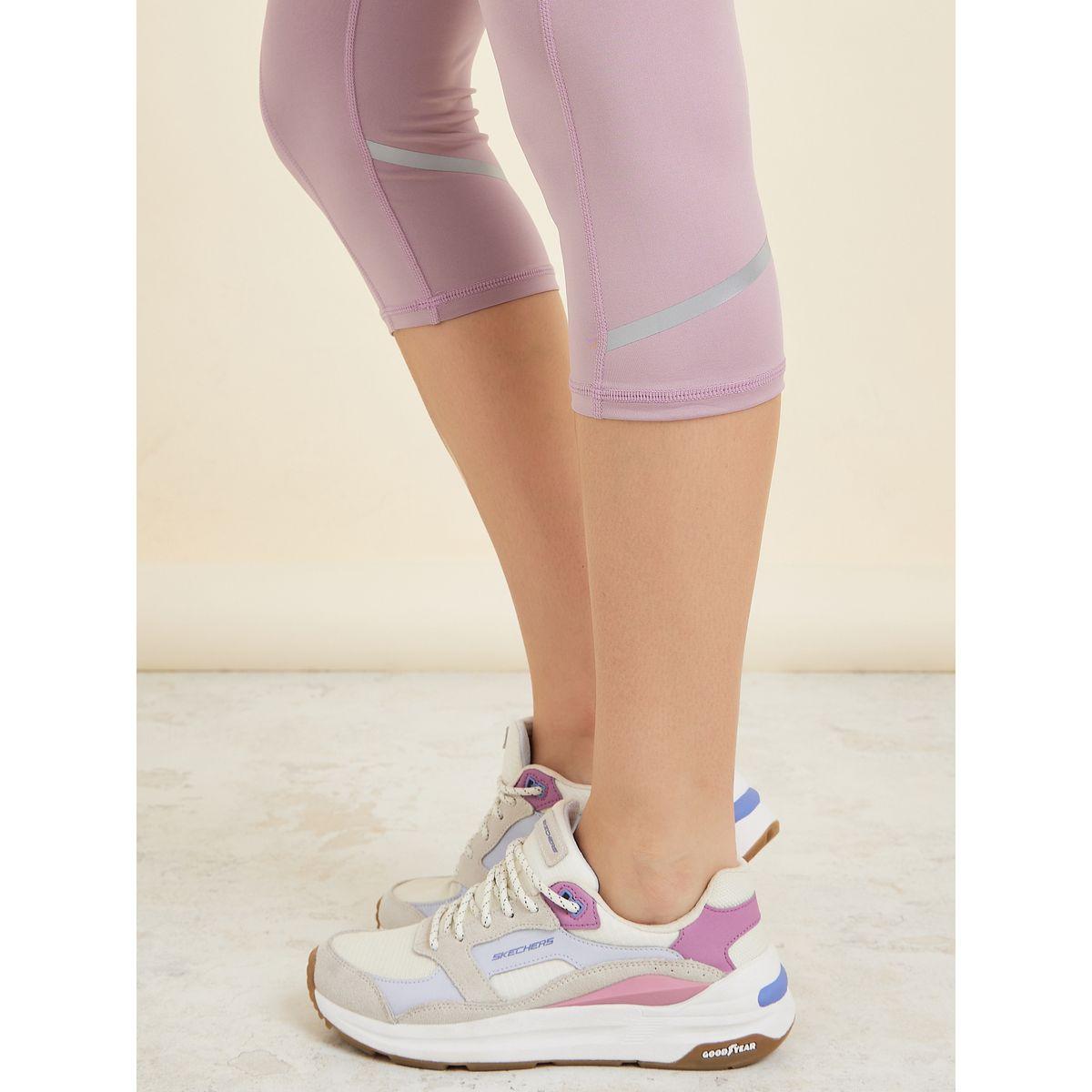بنطال كابري بشارة عاكسة للضوء-women-clothing-sportswearandactivewear-bottoms-image-4