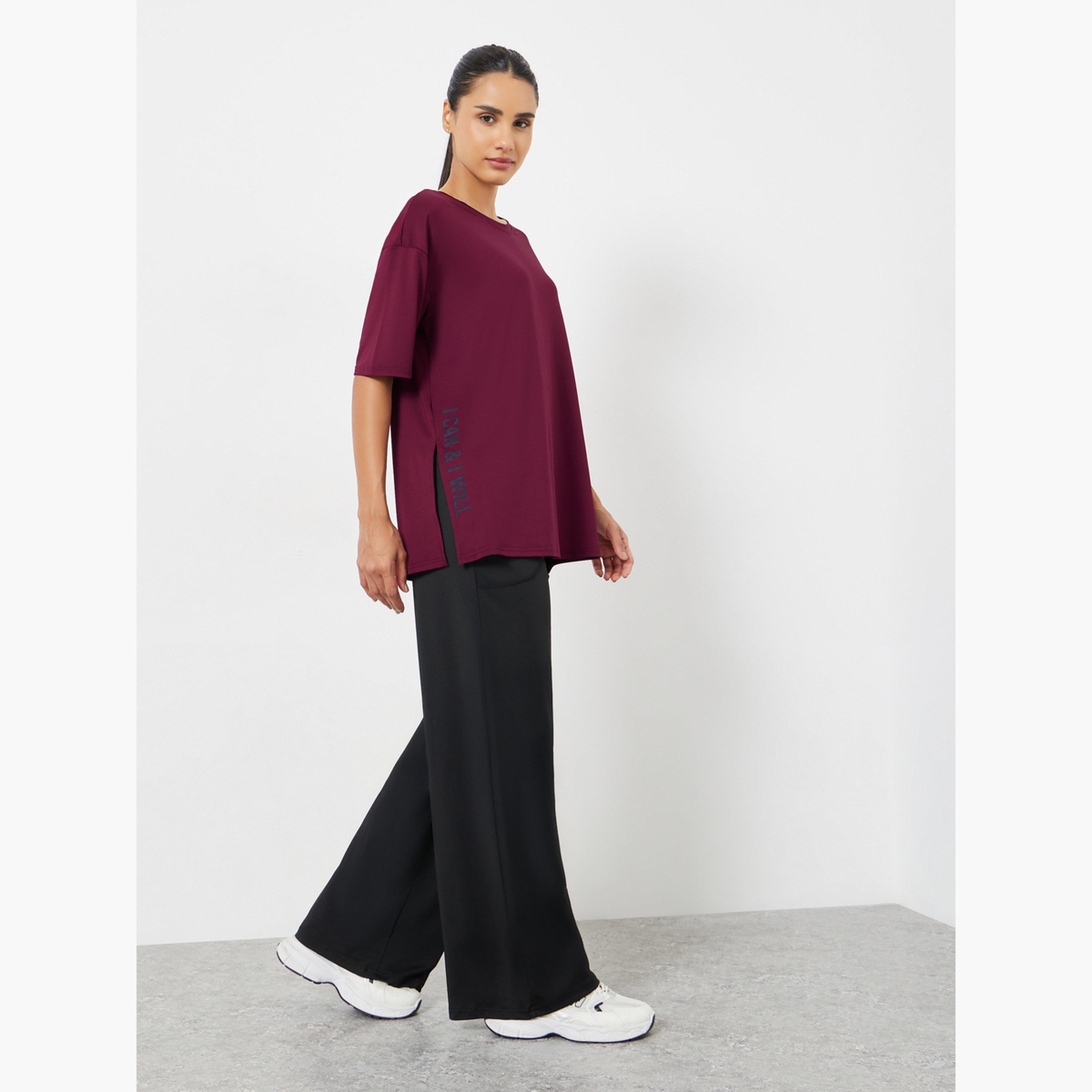 Styli Slogan Side Slit Detail Loose Yoga Fit Top-women-clothing-sportswearandactivewear-tshirtsandvests-image-2