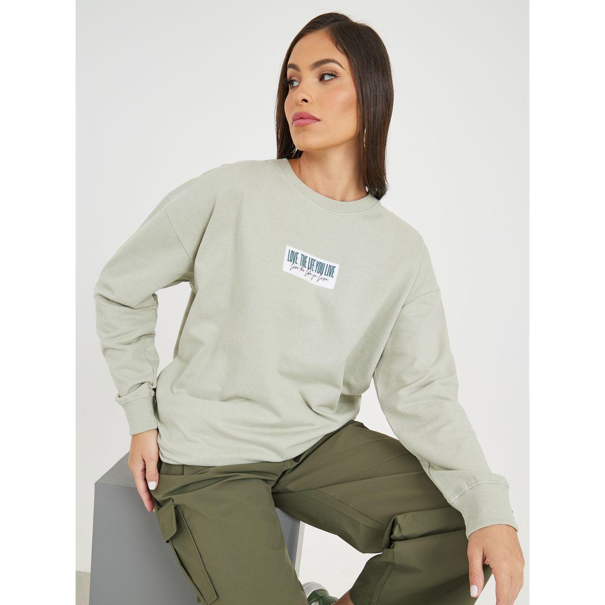 سويت شيرت واسع مطبع بكتابة-women-winterwear-hoodiesandsweatshirts-sweatshirts-image-1