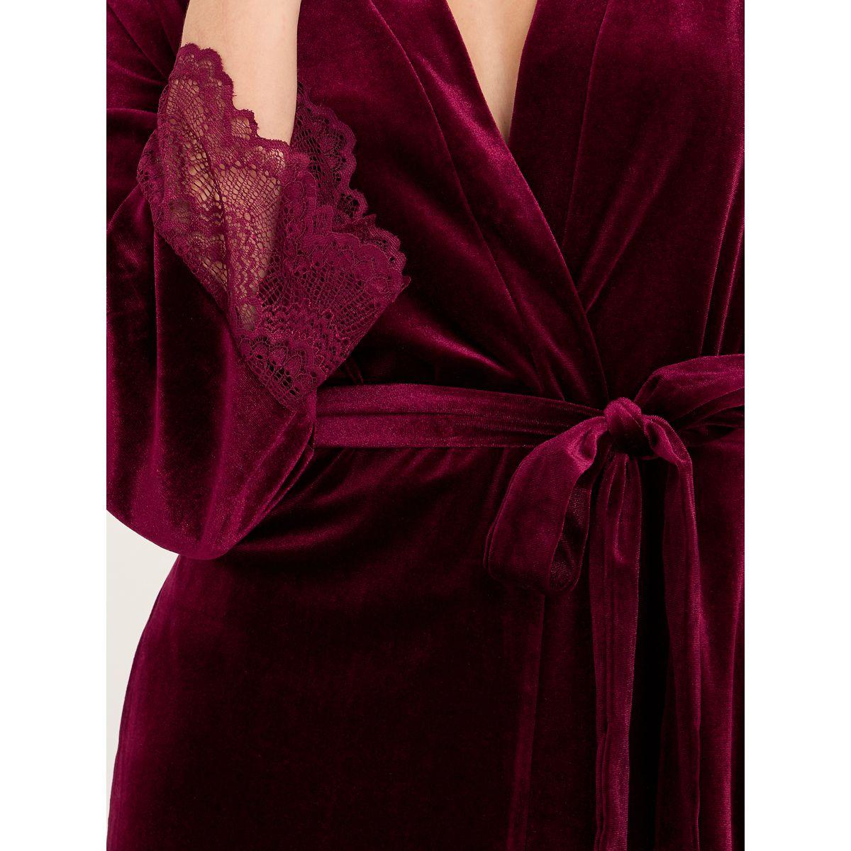 روب مخملي بتفاصيل دانتيل-women-clothing-nightwear-robes-image-3