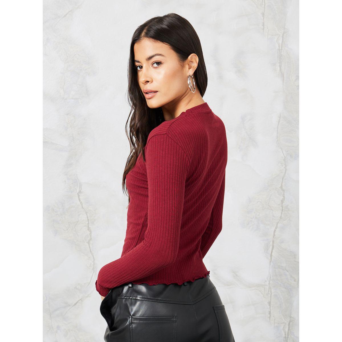 تيشيرت قصير بتفاصيل مُطرّزة-women-clothing-tshirts-image-4