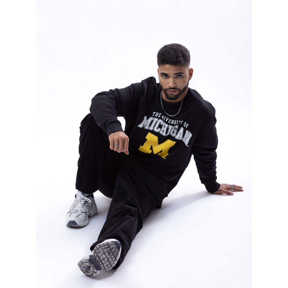 سويت شيرت بطبعة ميتشيجان أوربان هُول × ستايلي-men-winterwear-hoodiesandsweatshirts-image-4