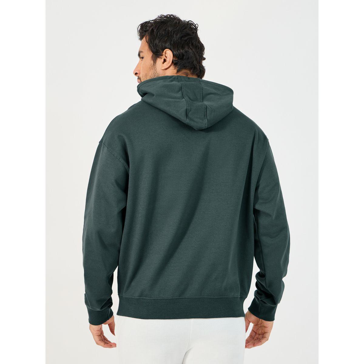 هودي فليس بقصة مريحة وطبعة صغيرة-men-winterwear-hoodiesandsweatshirts-image-4