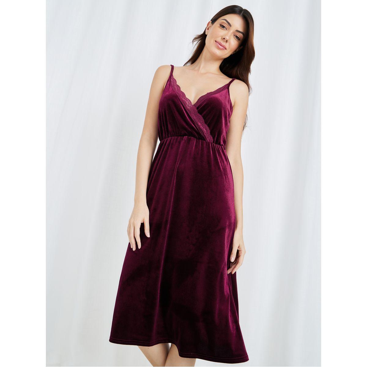 قميص نوم مخملي بتفاصيل دانتيل-women-clothing-nightwear-nighties-image-3
