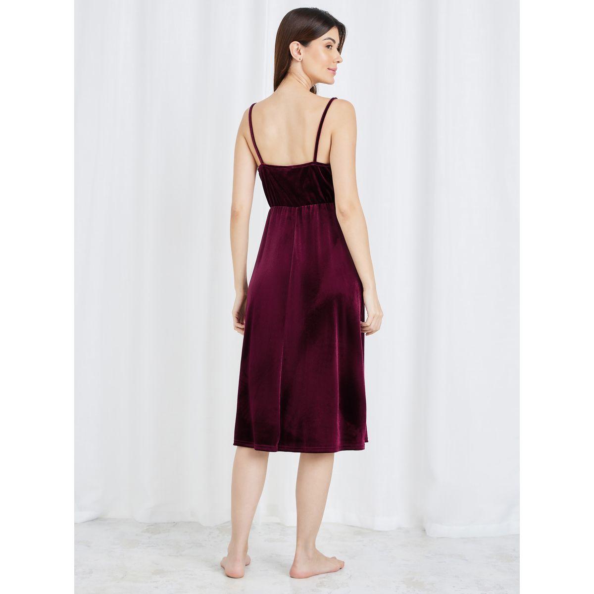 قميص نوم مخملي بتفاصيل دانتيل-women-clothing-nightwear-nighties-image-5