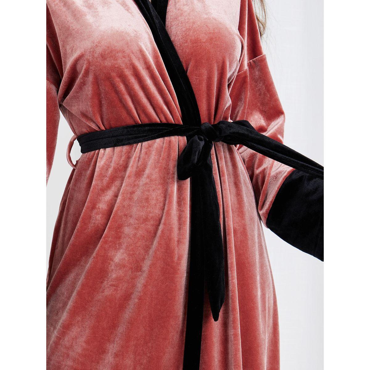 Styli Unwind Velvet Contrast Edge Belted Robe-women-clothing-nightwear-robes-image-3