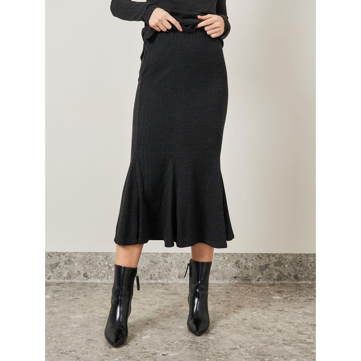Styli Solid Knit Top & Mermaid Hem Skirt Co-Ords-women-clothing-coordsets-image-5