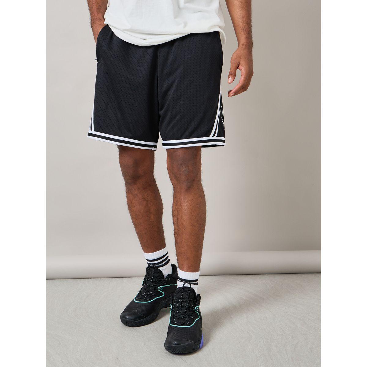 شورت محبوك بتداخلات جانبية-men-clothing-bottoms-shorts-image-3
