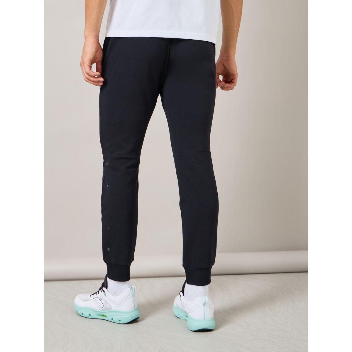 جوغر محبوك مطبع بشعار-men-clothing-bottoms-joggers-image-1