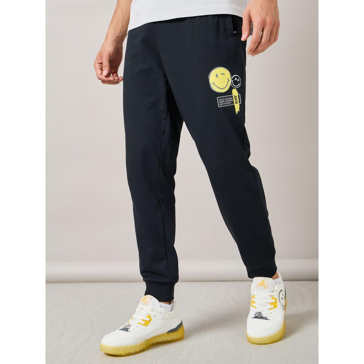 جوغر محبوك مطبع بطبعة ايموجي-men-clothing-bottoms-joggers-image-1