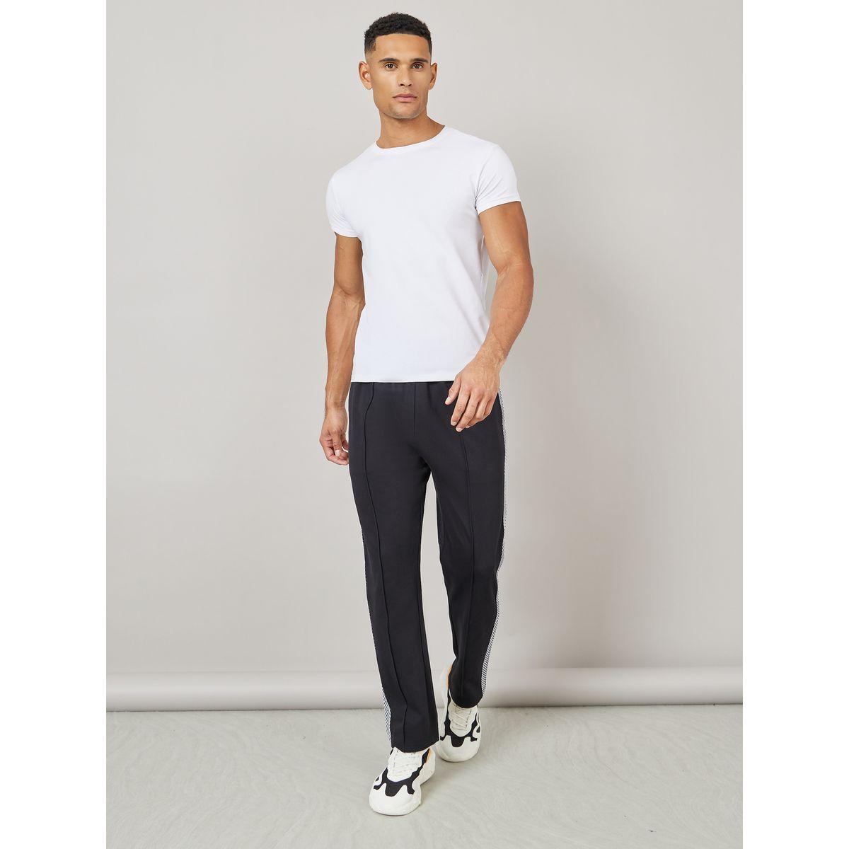 جوغر بقصة مستقيمة وتفاصيل محزوزة-men-clothing-bottoms-joggers-image-2