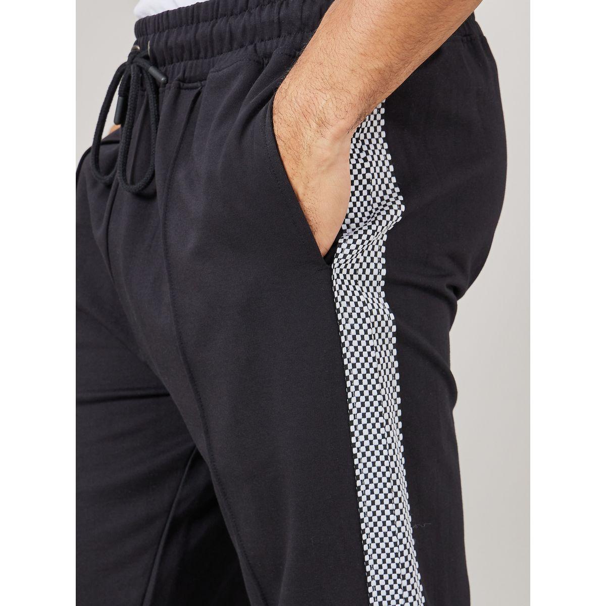 جوغر بقصة مستقيمة وتفاصيل محزوزة-men-clothing-bottoms-joggers-image-3